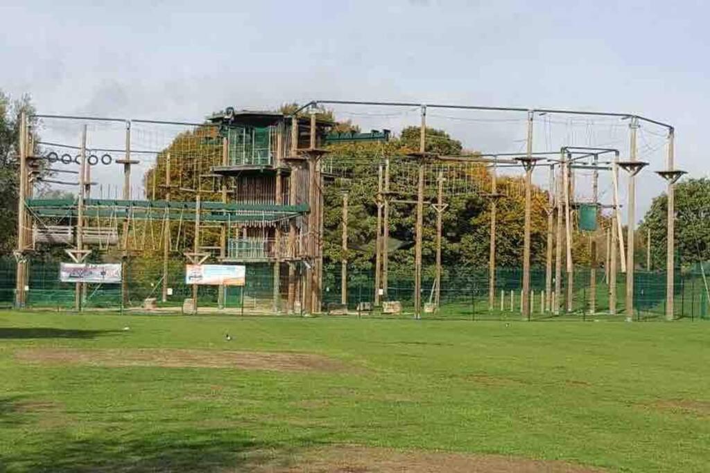 The Cabin 韦林花园城 外观 照片